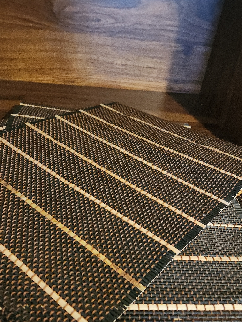 4 Woven Bamboo-Style Placemat Set in Dark Brown and Natural
